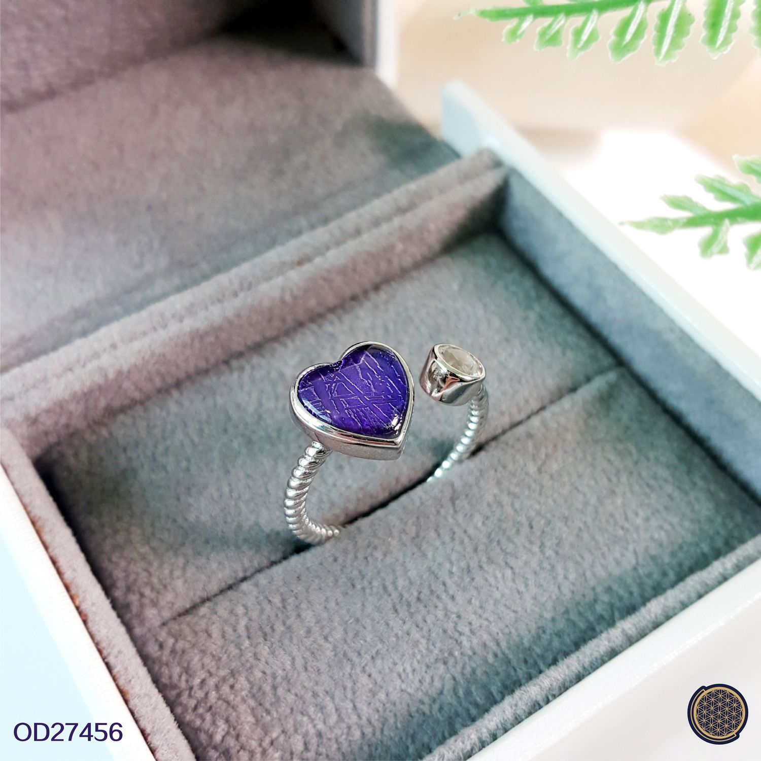 紫色天铁爱心搭配白水晶戒指